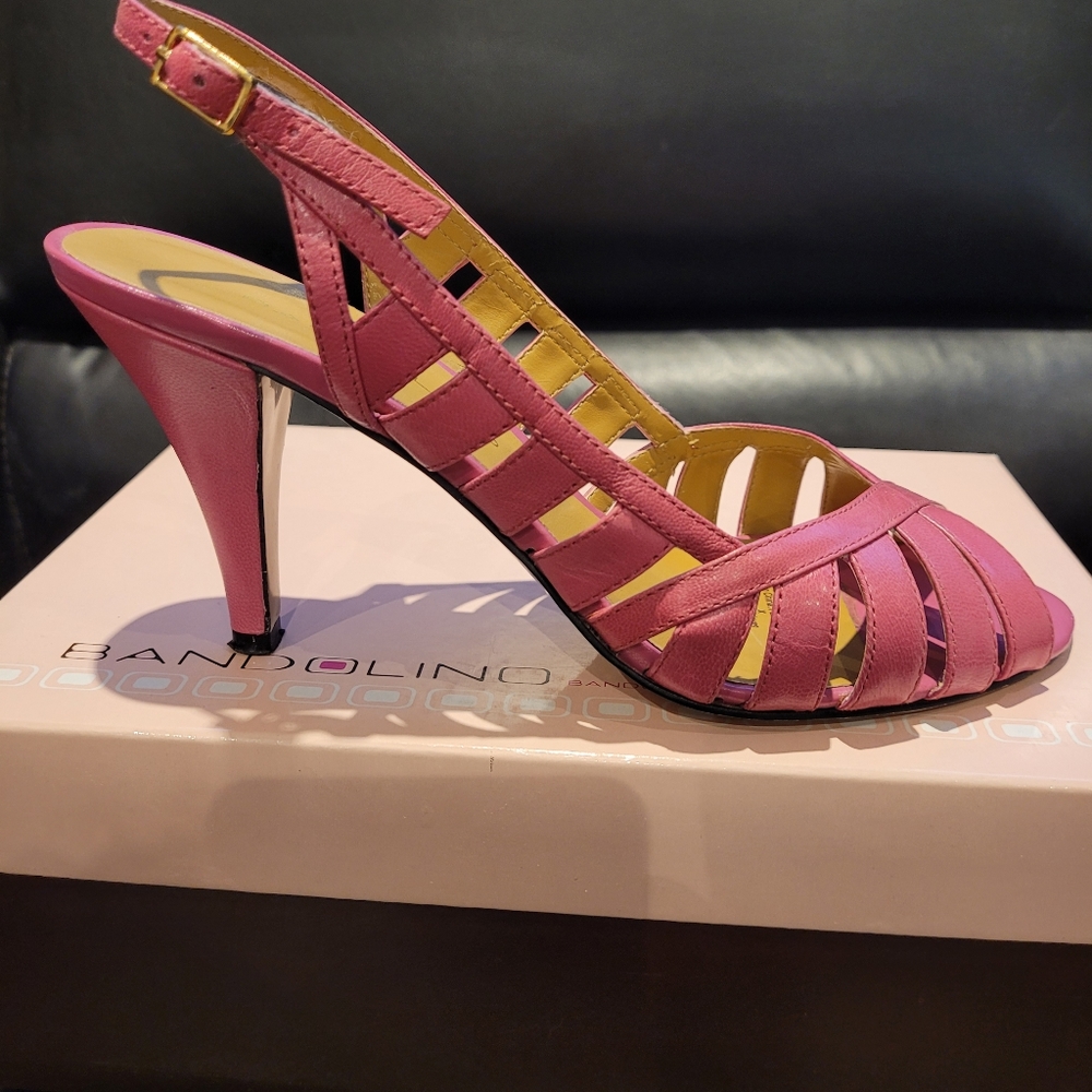 Bandolino - Leather Sandals in Fuchsia Pink Size 6.5M